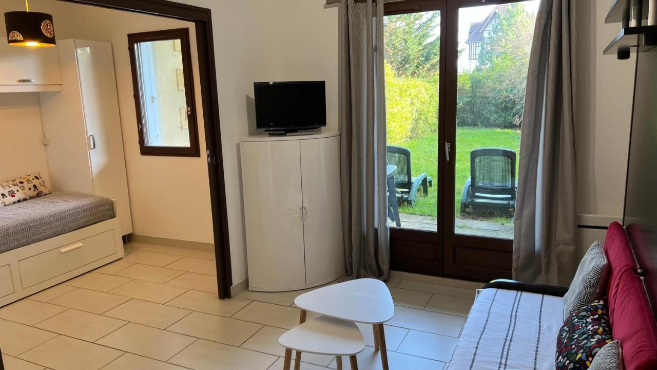 Appartement 2 Pieces Rez-De-Jardin A 2 Pas De La Plage Et De La Thalasso Cabourg Exterior photo